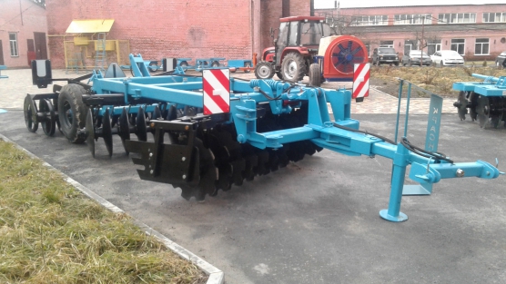 Борона дискова важка причіпна БДВП-2,5 з швелерним катком