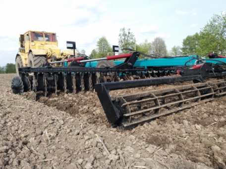 Борона дискова легка причіпна БДЛП-8,0 з прикотуючим катком у комлектації з хвилястими дисками