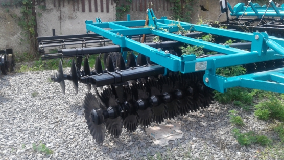 Борона дискова легка причіпна БДЛП-4,0 з прикотуючим катком у комлектації диски- мілкий виріз зуба