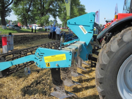 Чизелі-глибокорозпушувачами серії ЧГ